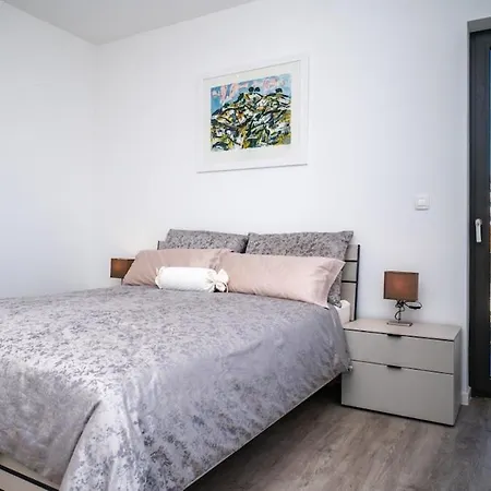 Luxury With Heated Pool Traù