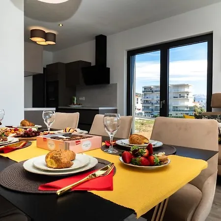 Luxury With Heated Pool Trogir