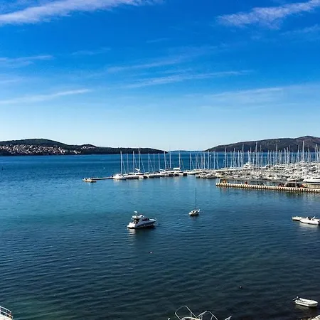 Luxury With Heated Pool * Traù