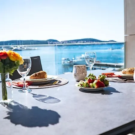 Luxury With Heated Pool * Traù