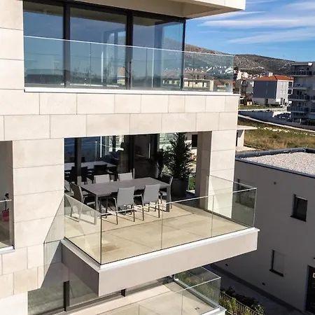 Luxury With Heated Pool Appartamento Traù