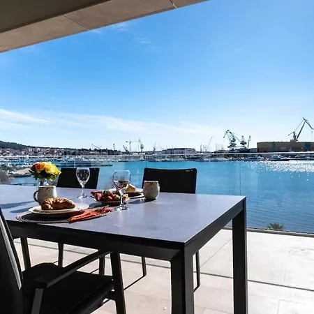 Luxury With Heated Pool Traù