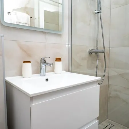 Luxury With Heated Pool * Traù