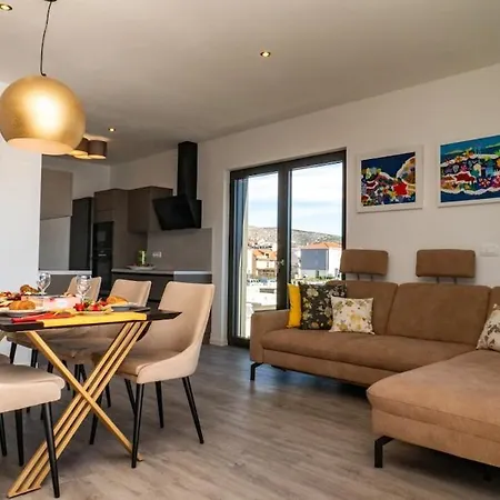 Appartamento Luxury With Heated Pool