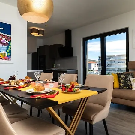 Luxury With Heated Pool *