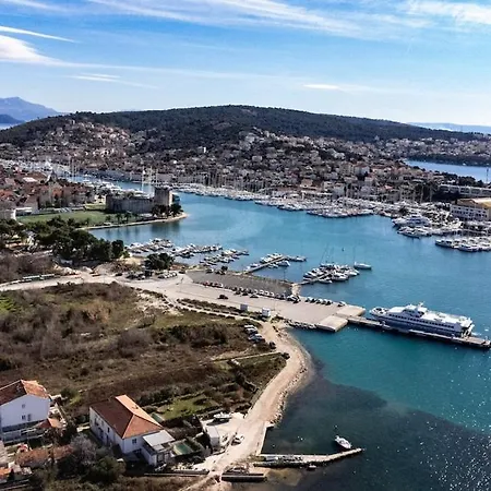 Luxury With Heated Pool Appartamento Traù