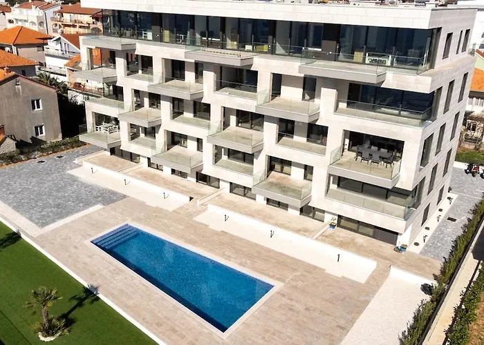 Luxury With Heated Pool تروغير