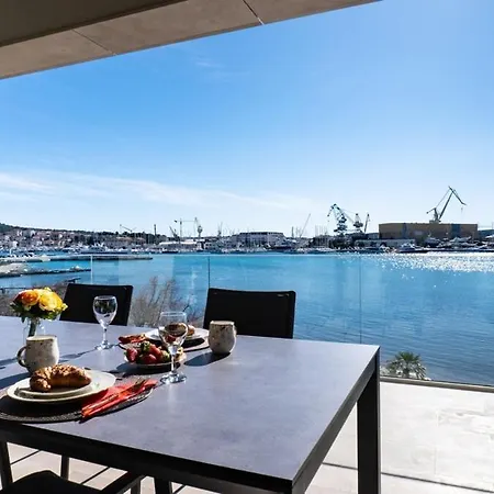 Luxury With Heated Pool Apartment