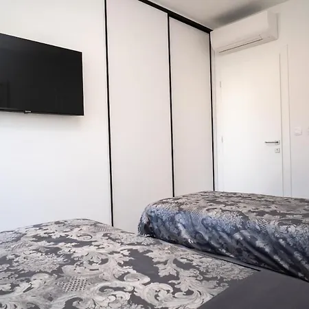 Luxury With Heated Pool Apartment