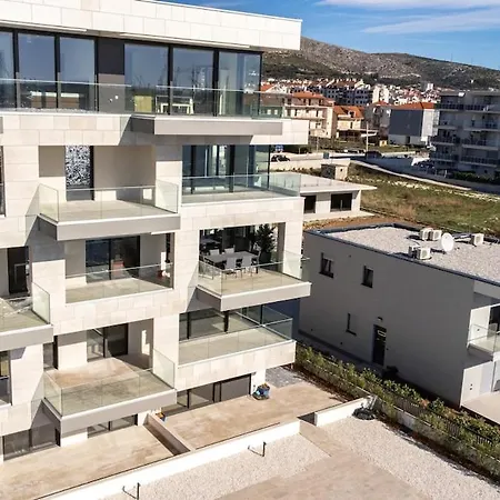 Apartment Luxury With Heated Pool Trogir