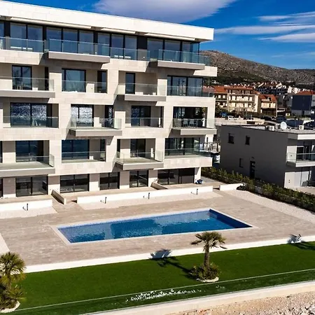 Luxury With Heated Pool Apartment
