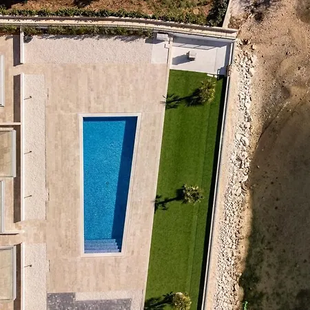 Apartment Luxury With Heated Pool