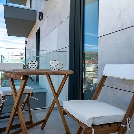Luxury With Heated Pool Apartment